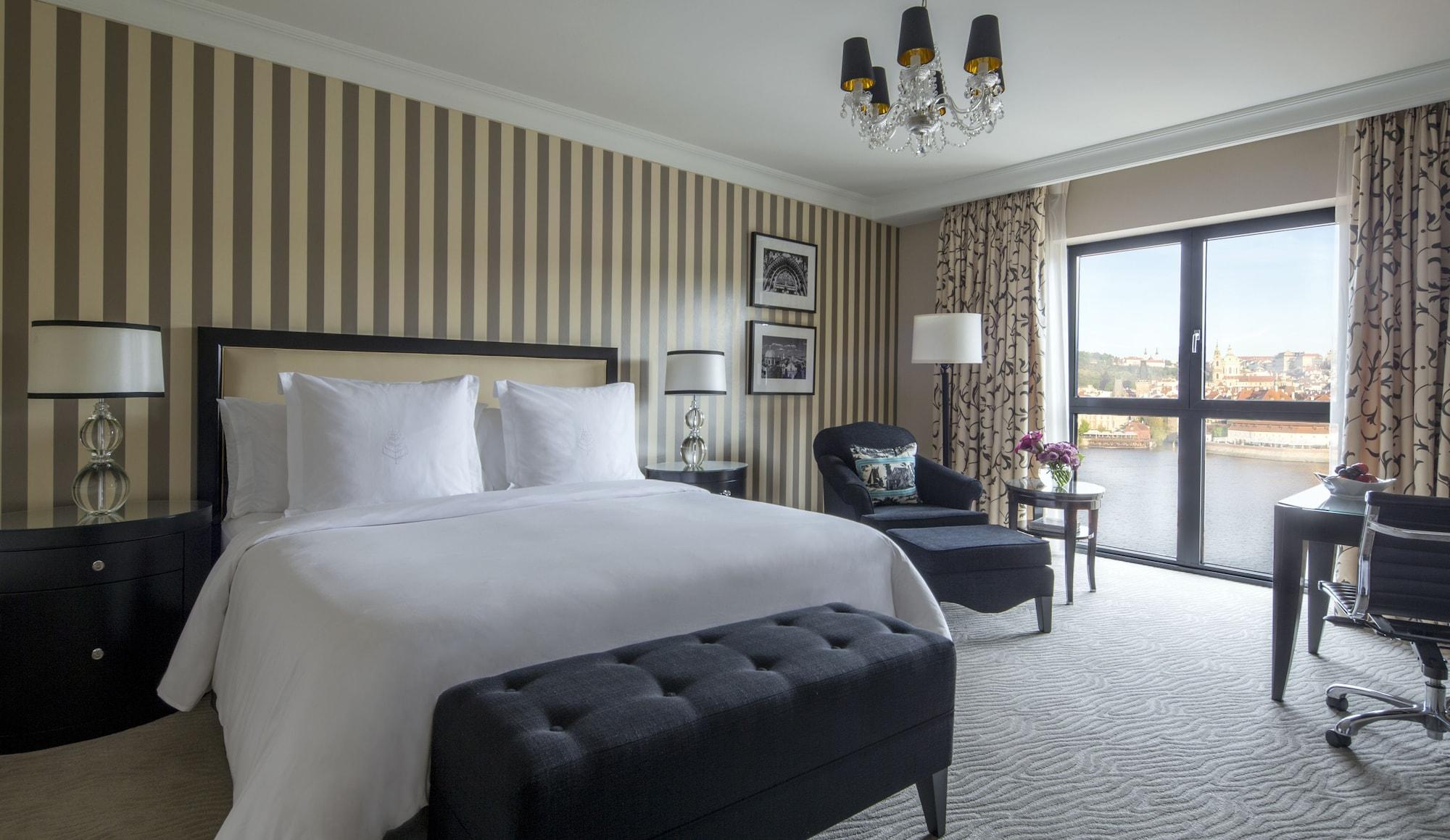 Otel Four Seasons 5*