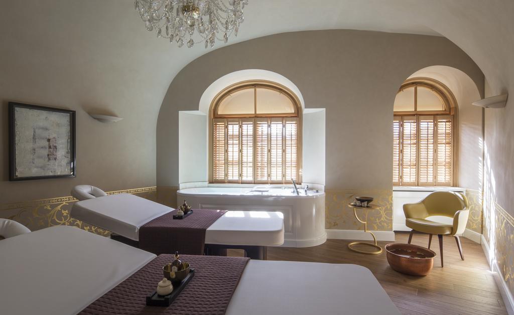 Otel Four Seasons 5*